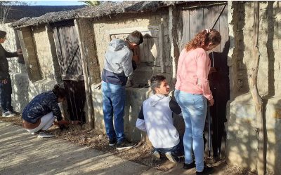 Los alumnos del Centro de Educación Especial Cristo Roto realizan trabajos de restauración y remodelación del ‘Poblado Tartésico’